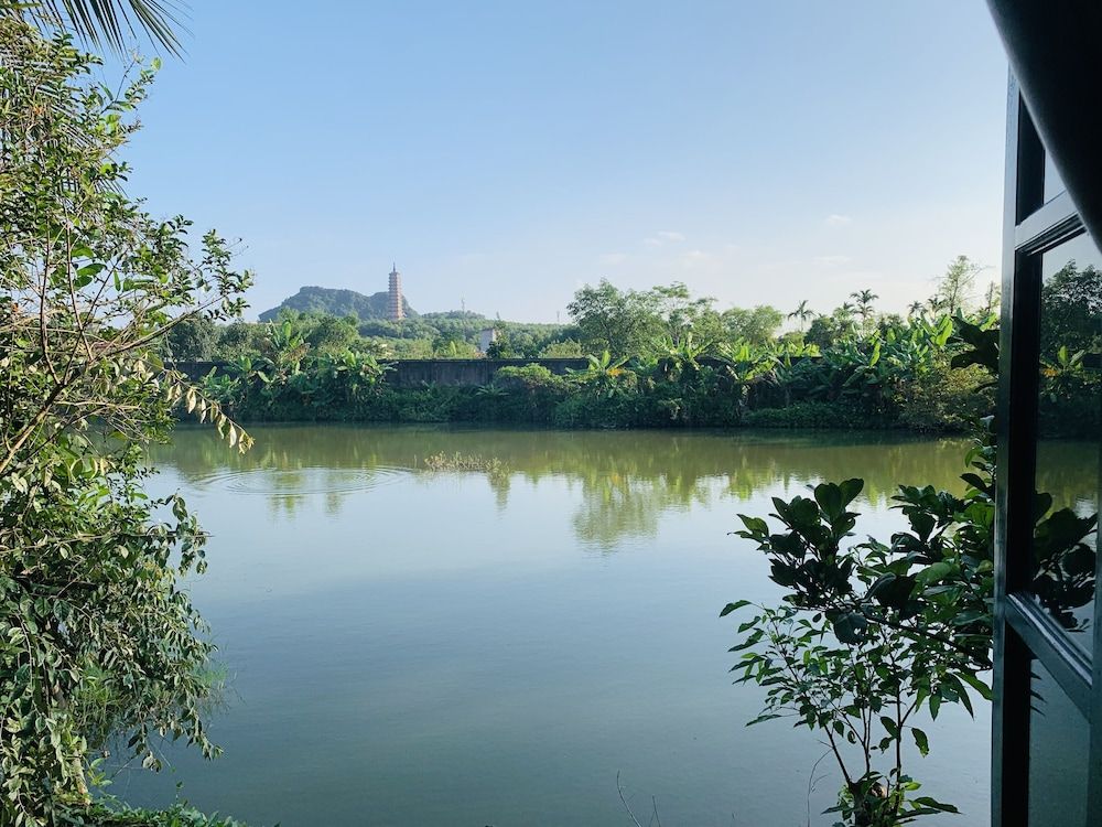 Dinh Gia Home Deluxe Bungalow with lake view 7