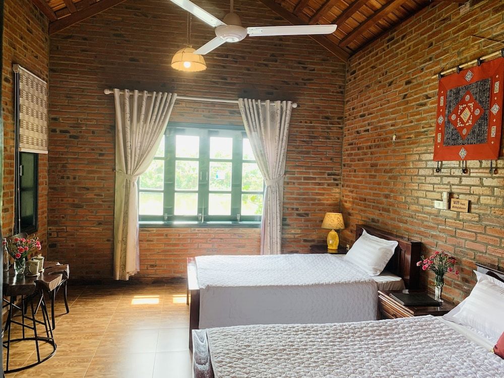 Dinh Gia Home Deluxe Bungalow with lake view 4