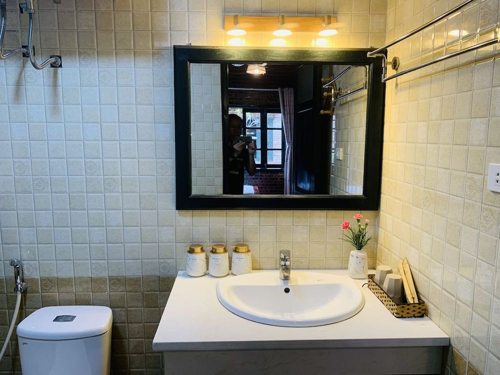 Dinh Gia Home Deluxe Bungalow with garden view 7