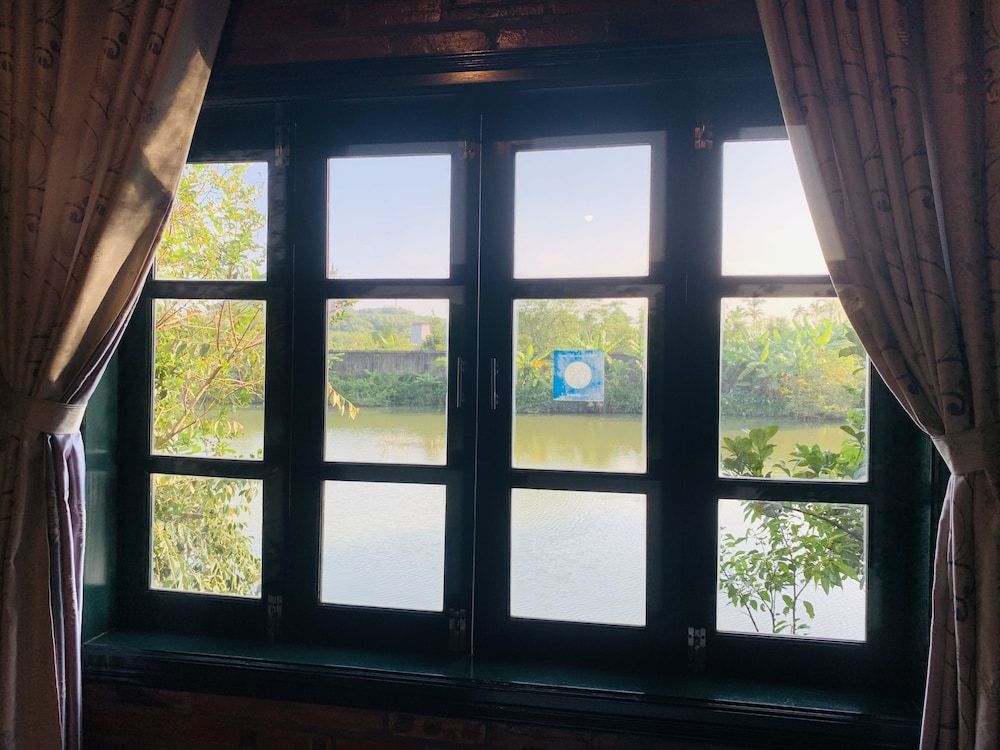 Dinh Gia Home Deluxe Bungalow with lake view 8