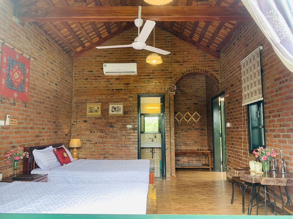 Dinh Gia Home Deluxe Bungalow with lake view 5