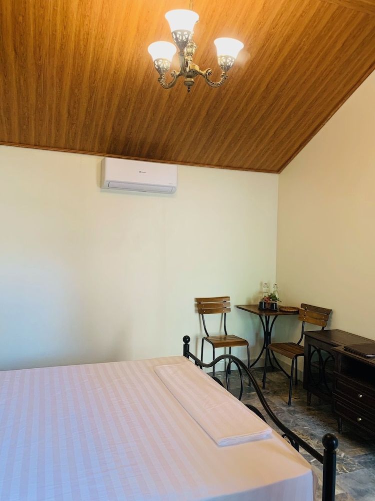 Dinh Gia Home Classic Bungalow 5