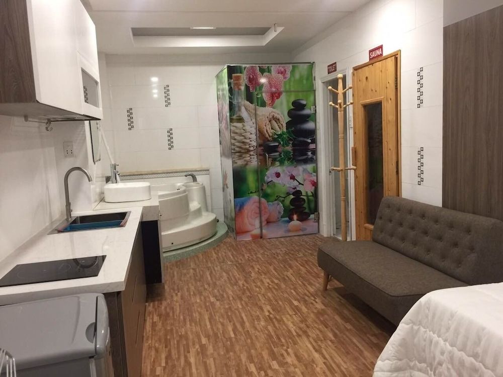 undefined Smiley Apartment 11 3