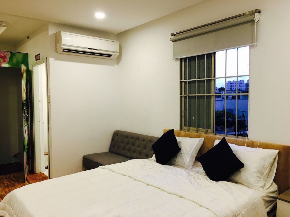 undefined Smiley Apartment 11 5