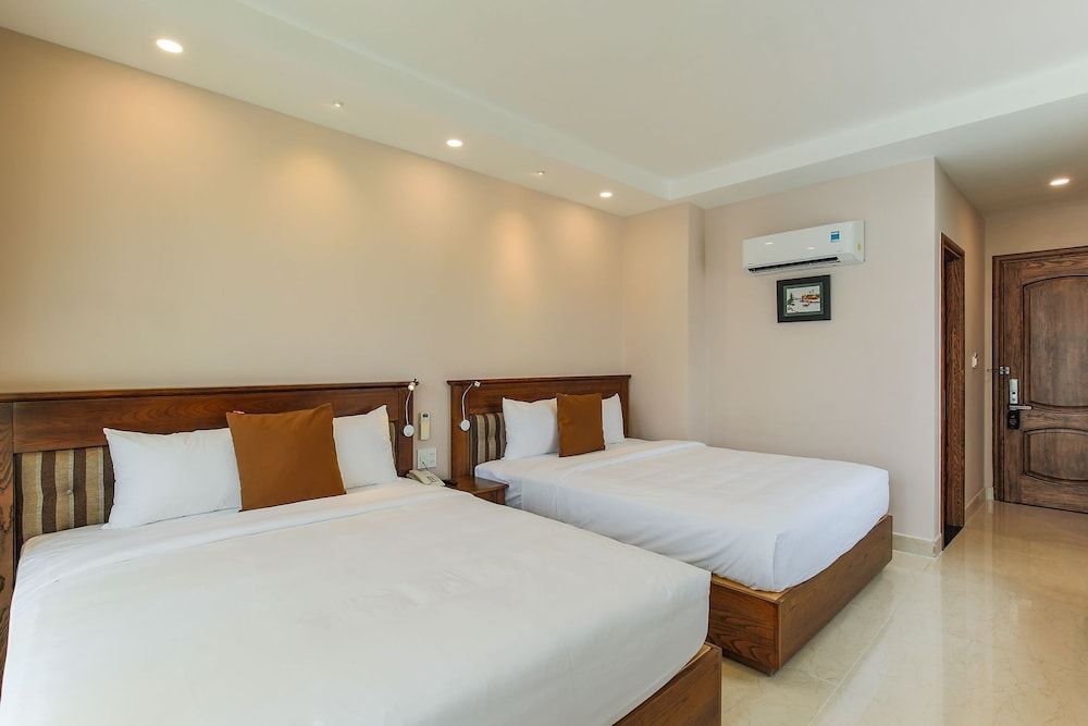 undefined Hoang Lan Hotel 4