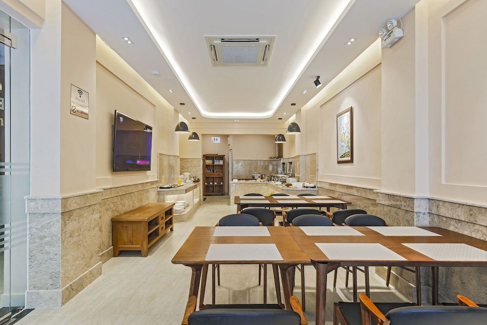 undefined Hoang Lan Hotel 10