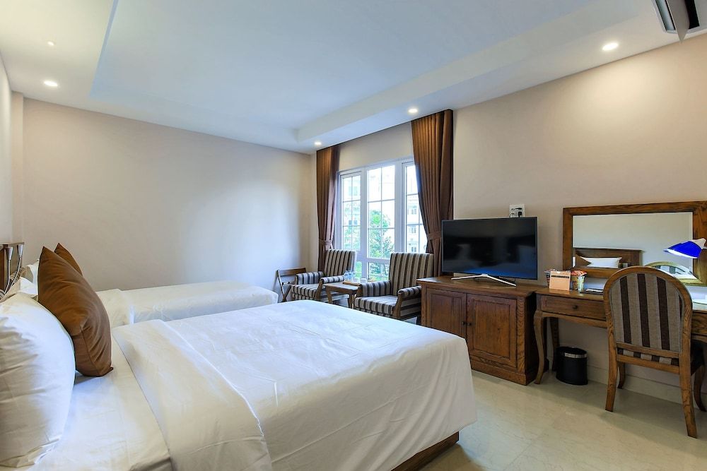 undefined Hoang Lan Hotel 2