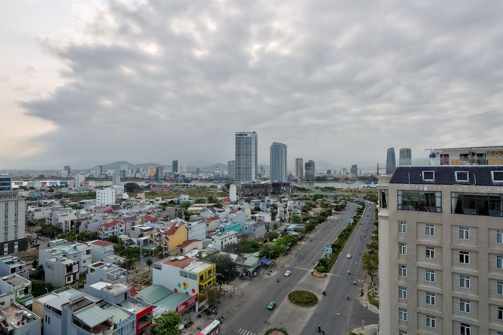 Bantique Hotel Deluxe Triple Room 9