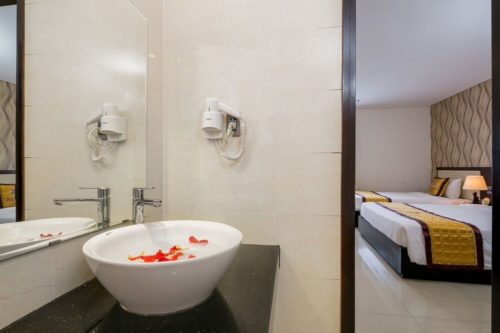 Bantique Hotel Deluxe Triple Room 8