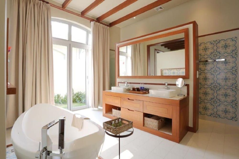 FLC Luxury Hotel Samson Pool Suite 2