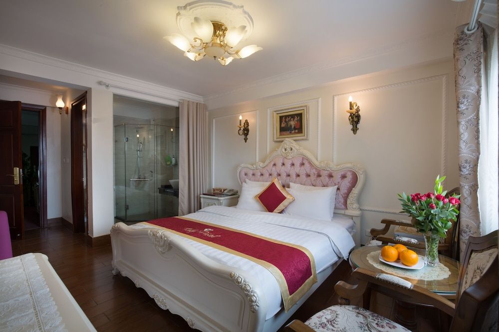 Ruby Hotel Standard Queen Room