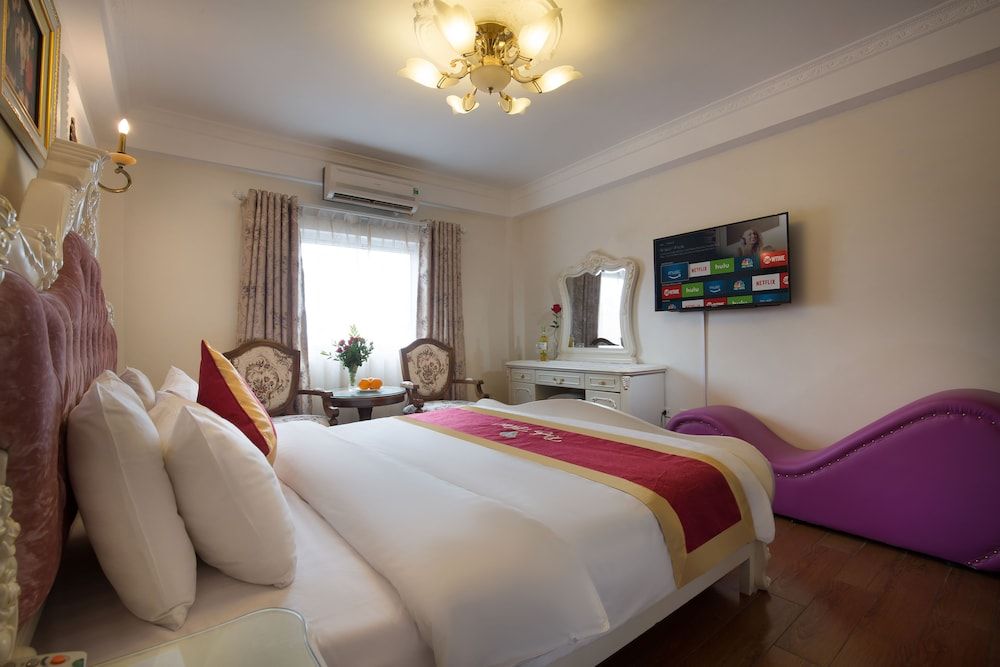 Ruby Hotel Standard Queen Room 2