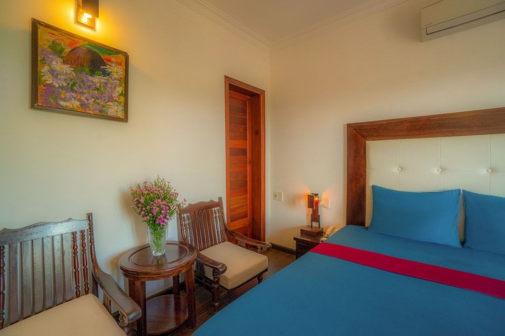 Calm House Hotel Hoi An Deluxe Double Room, Balcony, City View 3