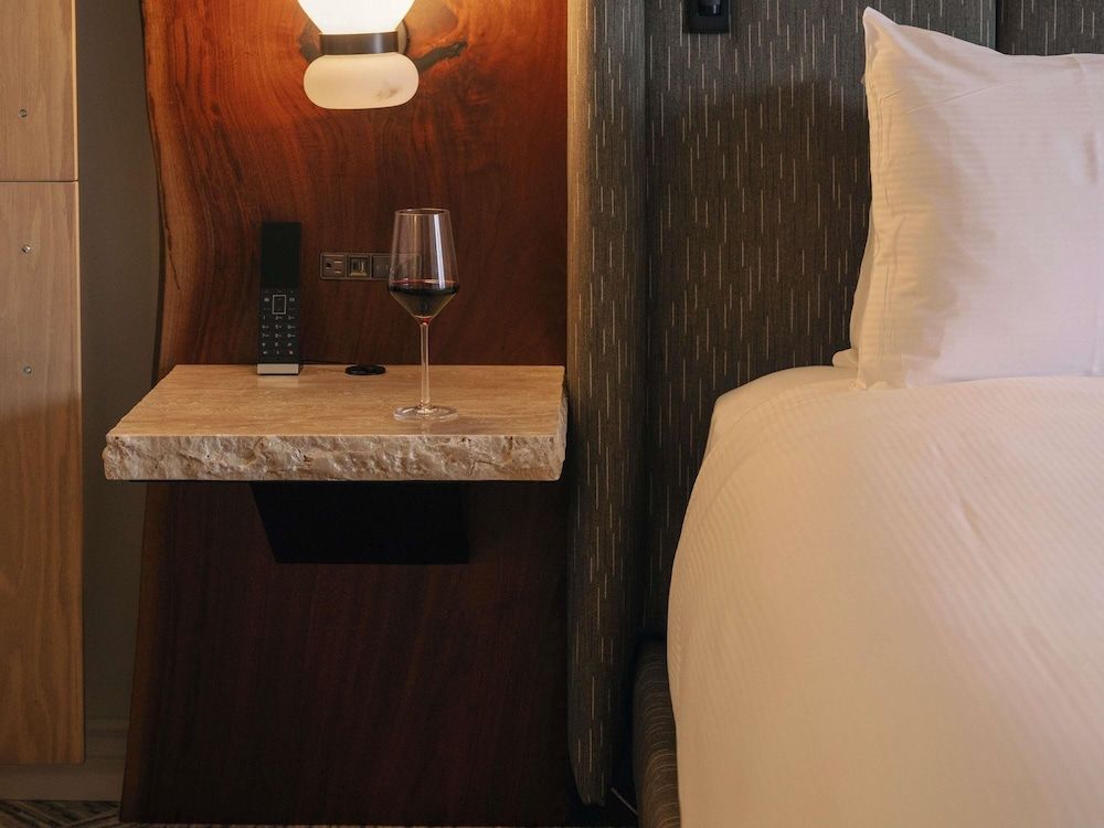 Rimrock Banff, Emblems Collection Classic Room, 2 Queen Beds 6