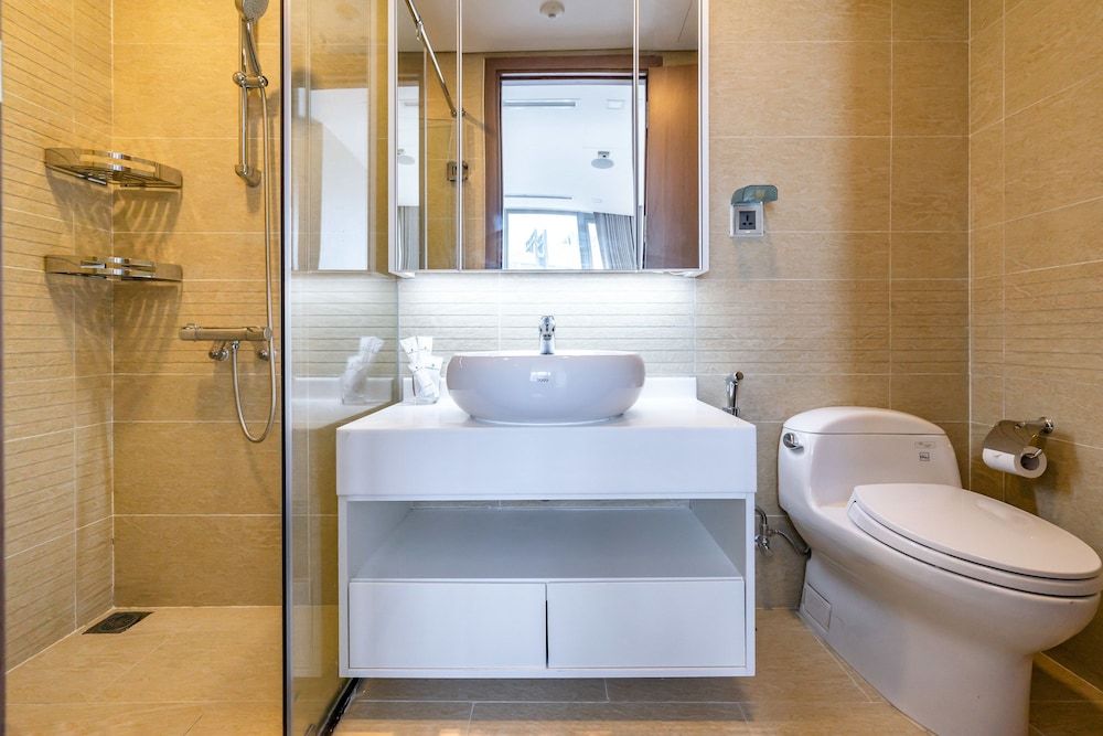 Hoasun Boutique Apartment - Vinhomes Central Park One-Bedroom Apartment with Balcony and City View 10