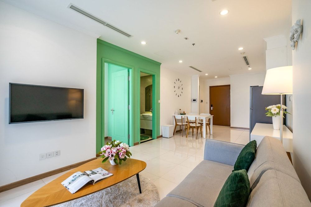 Hoasun Boutique Apartment - Vinhomes Central Park One-Bedroom Apartment with Balcony and City View 14
