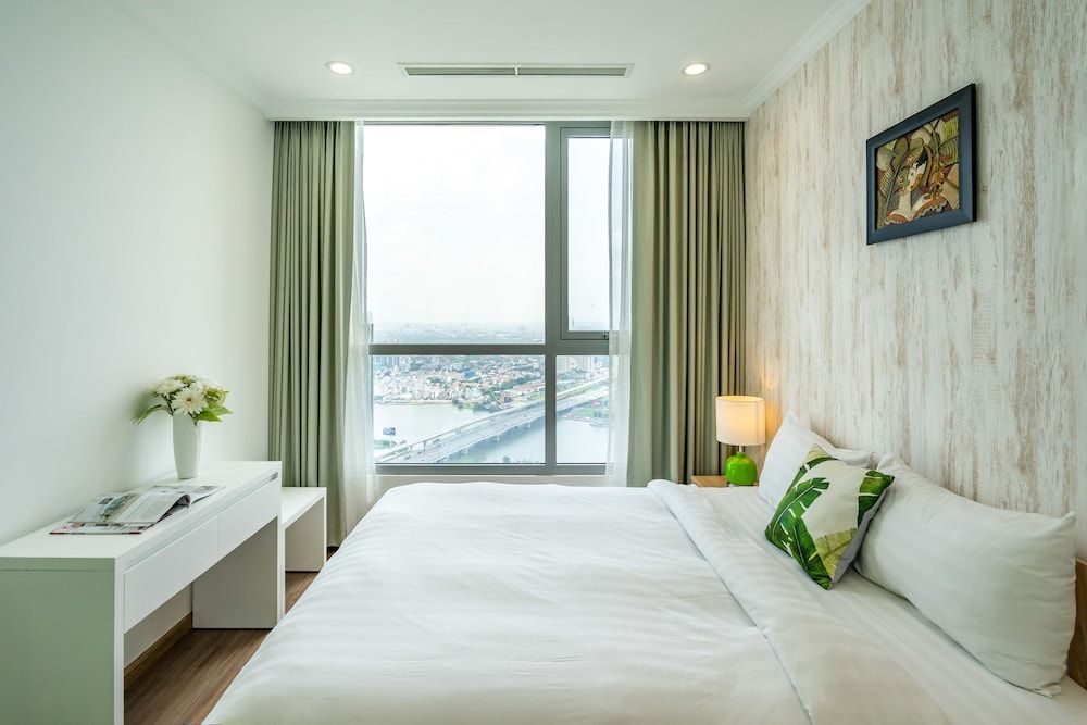 Hoasun Boutique Apartment - Vinhomes Central Park One-Bedroom Apartment with Balcony and City View 24