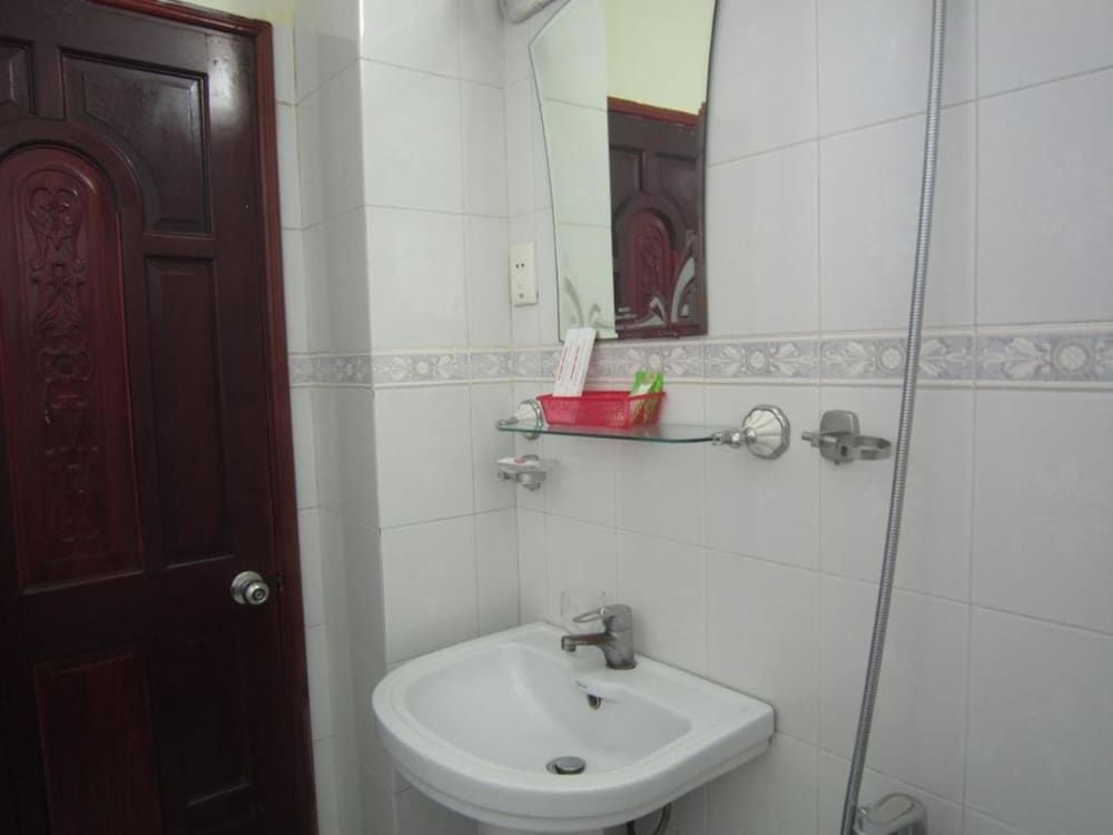 Tan Hoang Long Hotel District 5 Standard Double Room 3