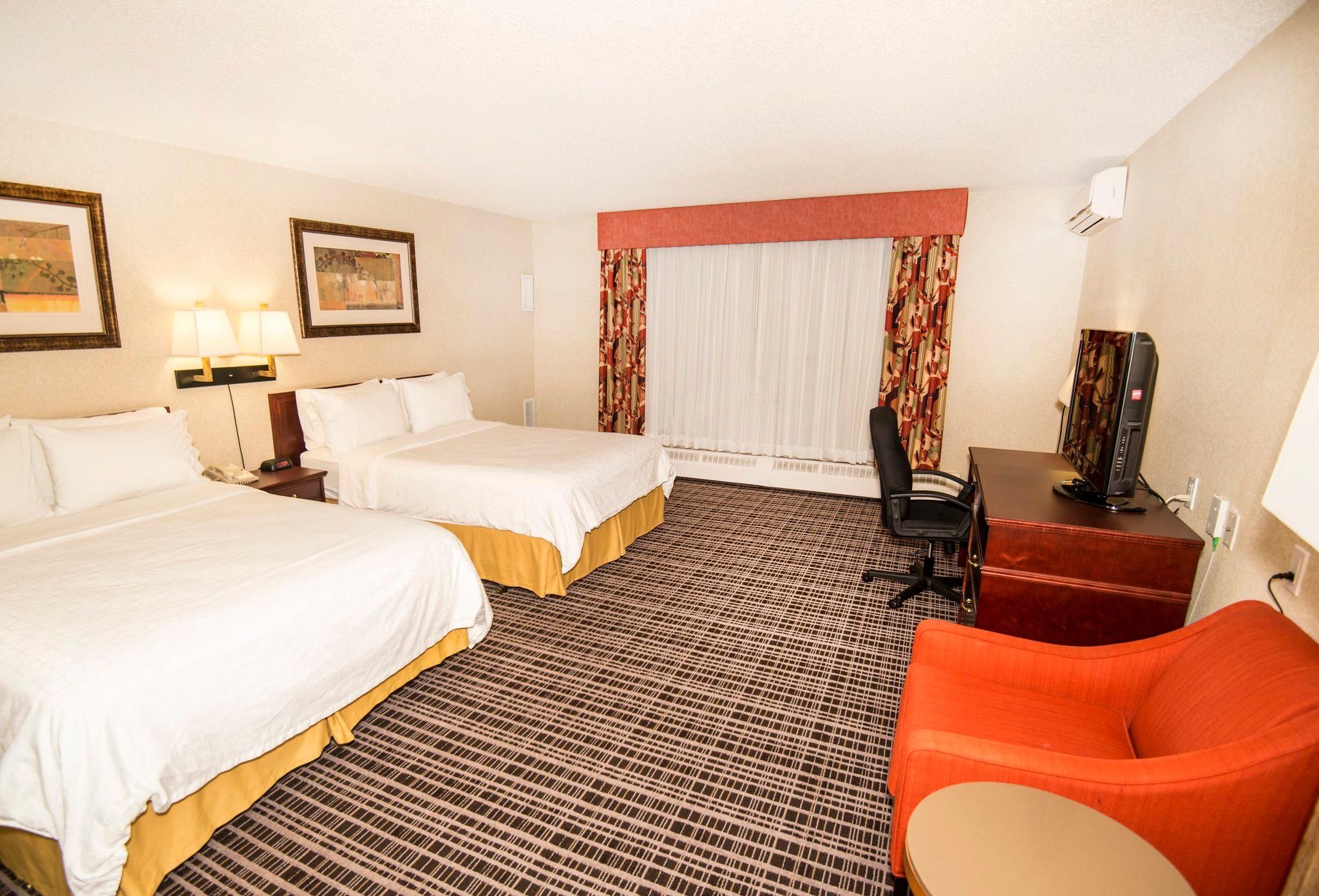 2 Queen Beds Standard