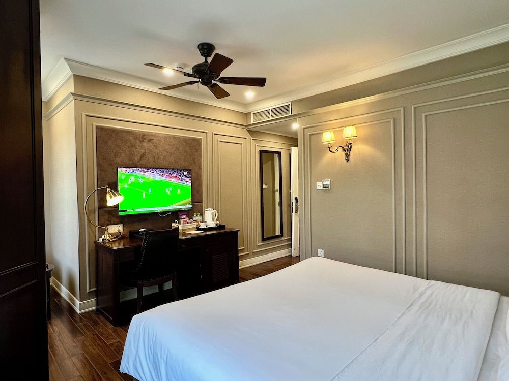 undefined Hotel du Monde 7