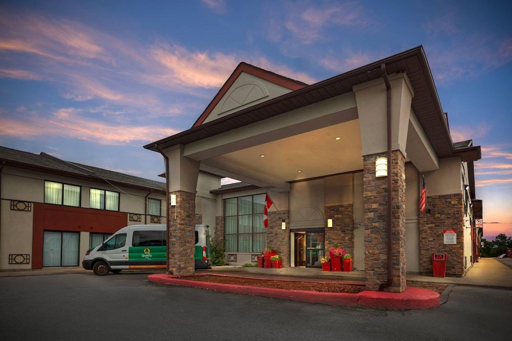 undefined Quality Inn & Suites - Toronto West 5