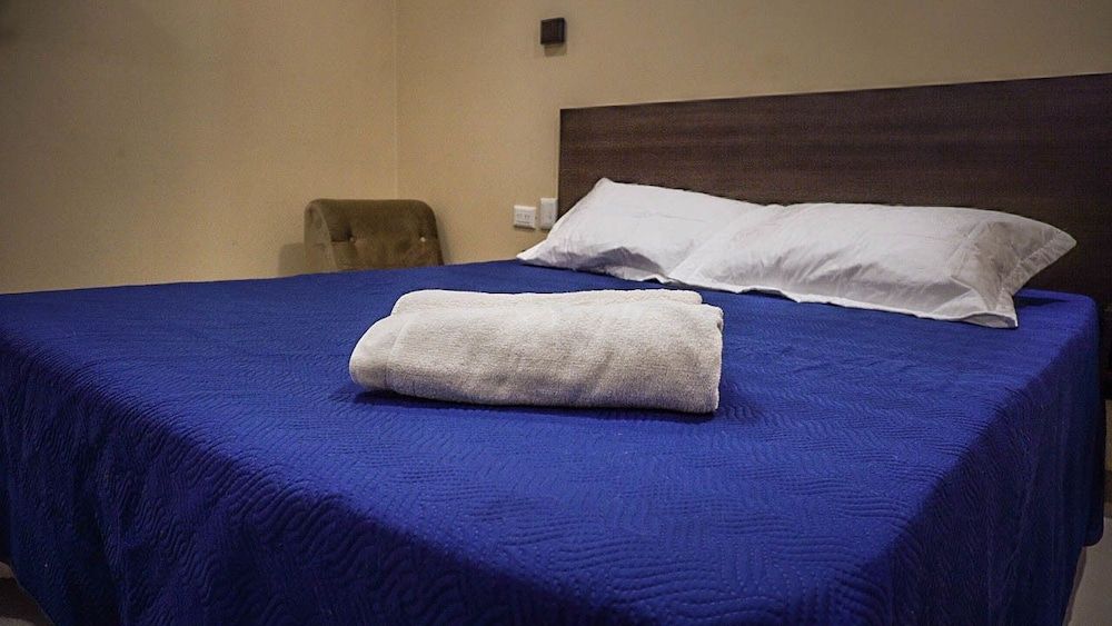 Standard Suite, 1 Double or 2 Twin Beds
