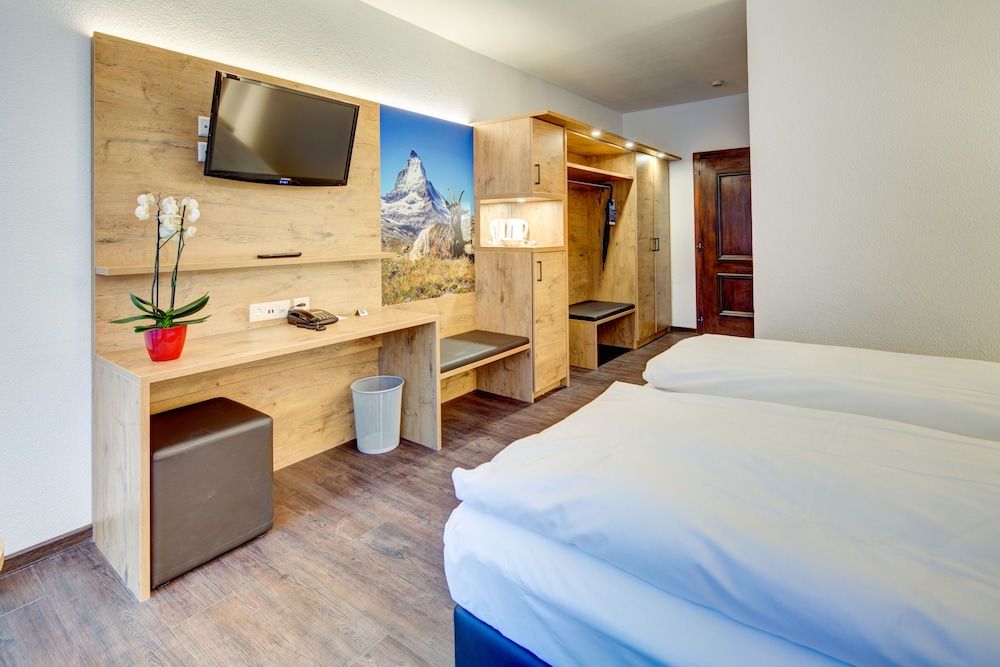 Alpen Resort & Spa Zermatt Twin Room, 1 Bedroom, Garden View 4