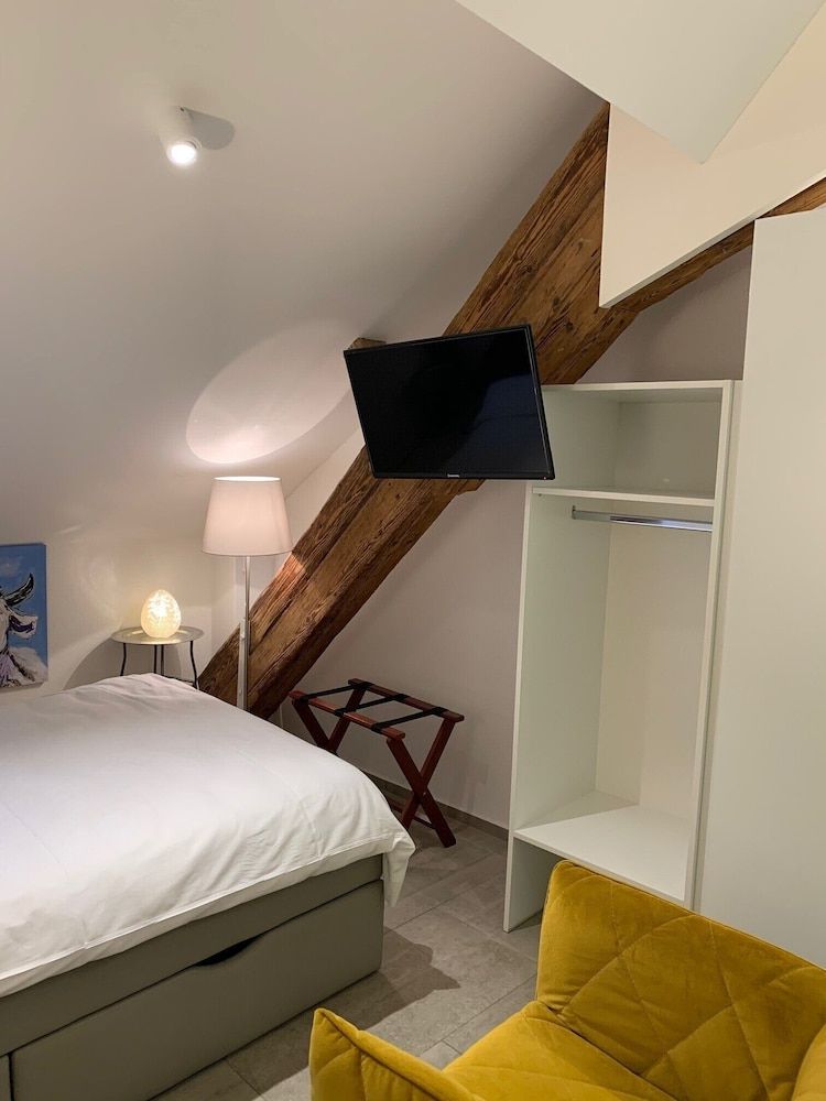 Studio (Boutique Mini)