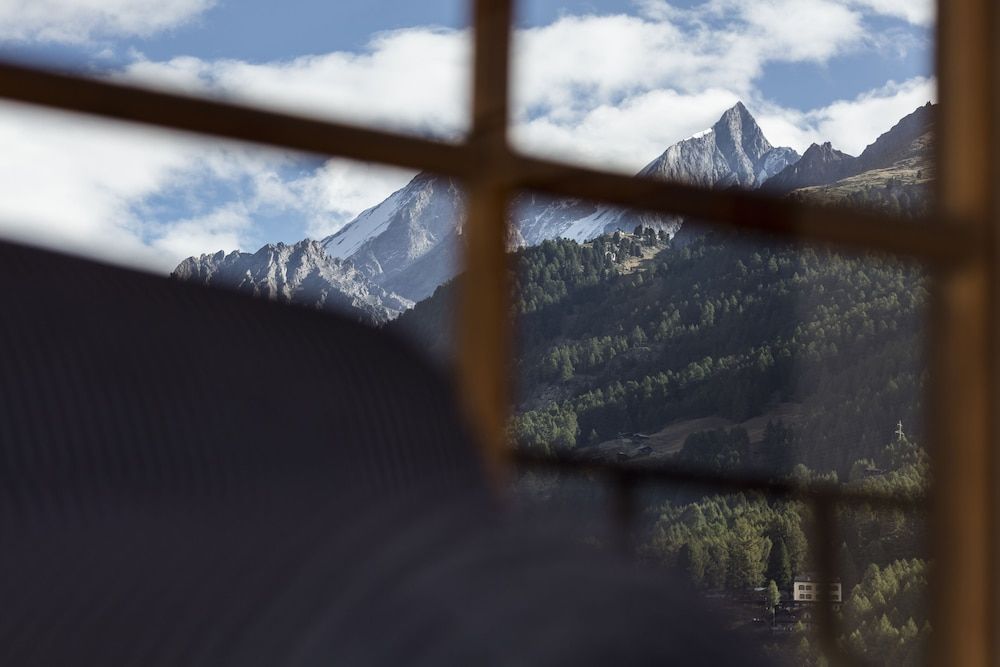 Grand Hotel Zermatterhof Classic Double Room 5