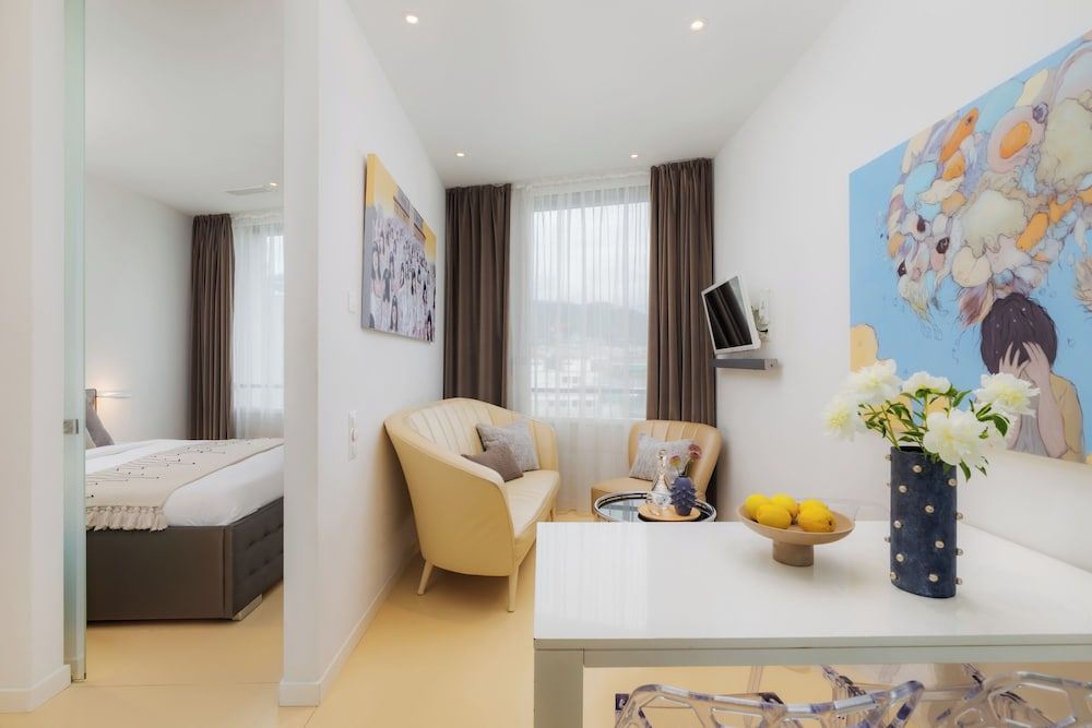 VISIONAPARTMENTS Zurich Wolframplatz 2 Bedroom Apartment Junior 5