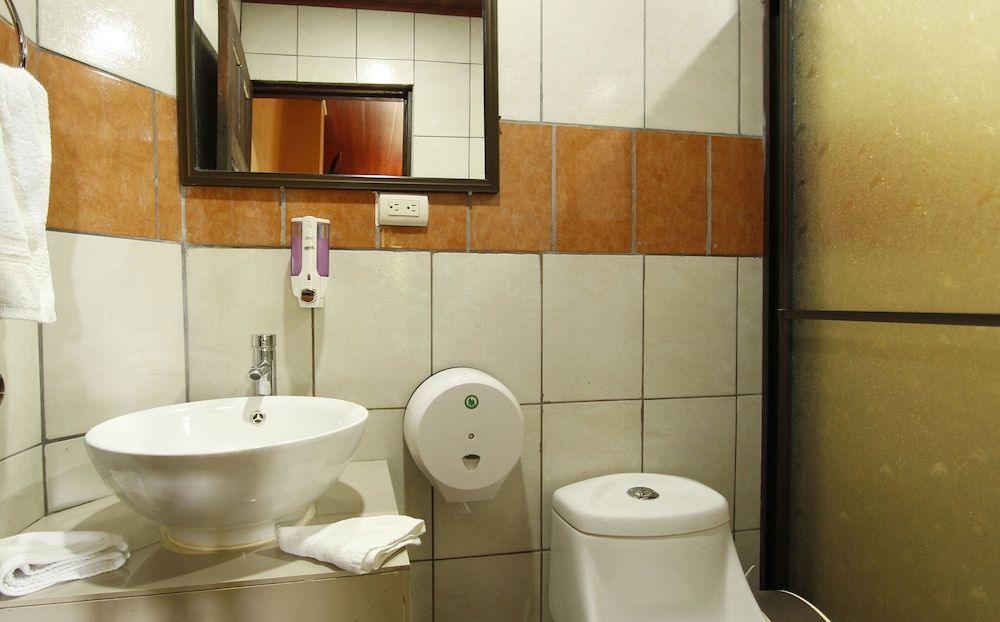 Aunty Arenal Lodge Standard Triple Room 11