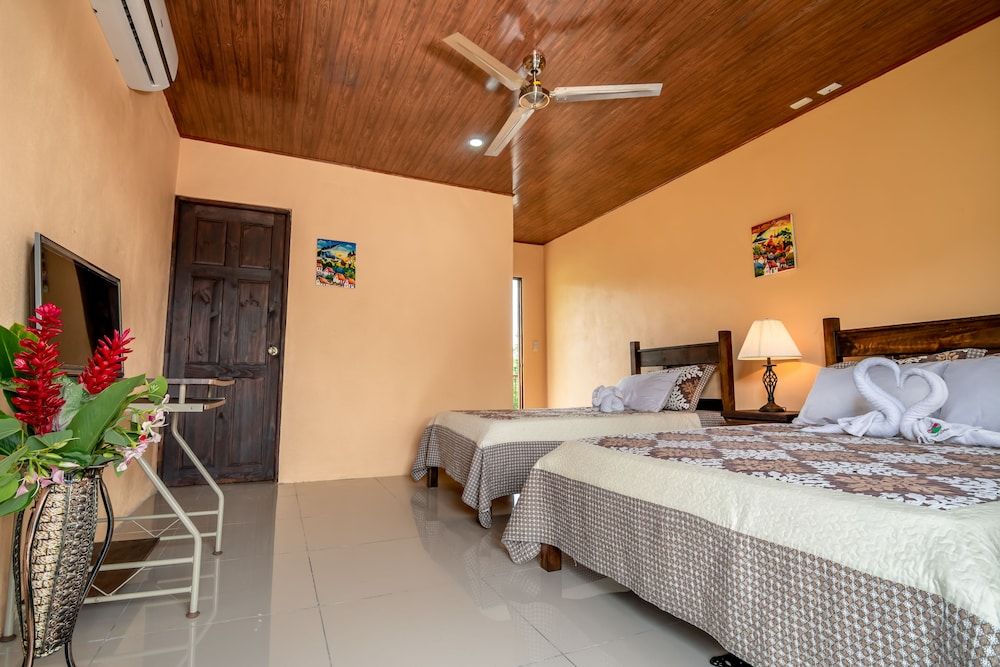 Aunty Arenal Lodge Standard Triple Room