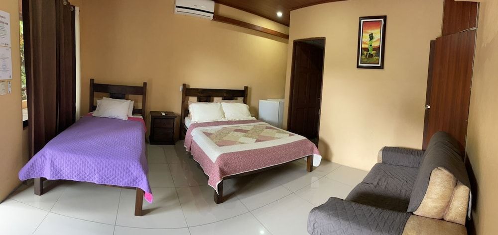 Aunty Arenal Lodge Standard Triple Room 7