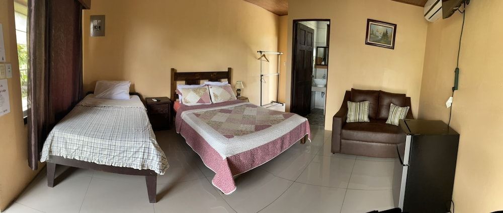 Aunty Arenal Lodge Standard Triple Room 5