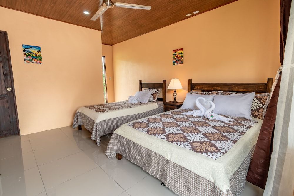 Aunty Arenal Lodge Standard Triple Room 3