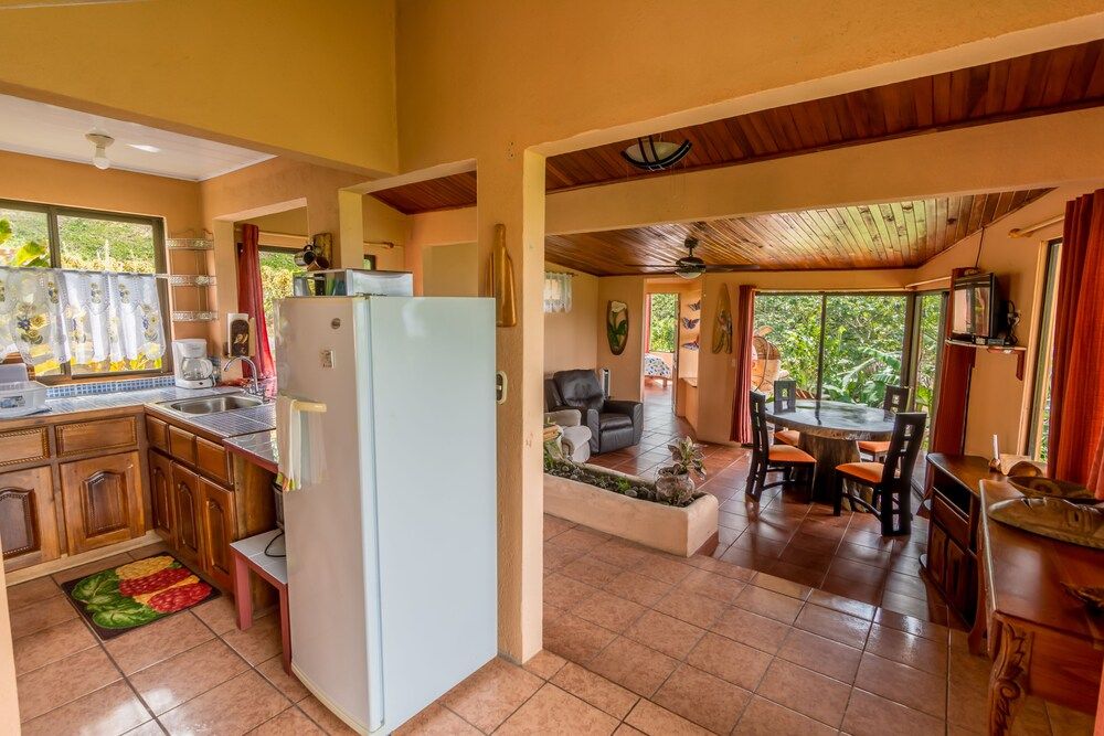 Nepenthe B&B Suite, Kitchenette 8