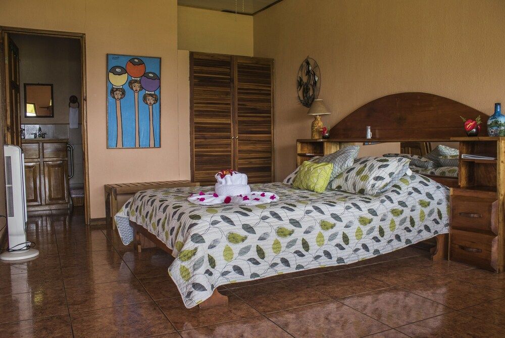 Nepenthe B&B Suite, Kitchenette 3