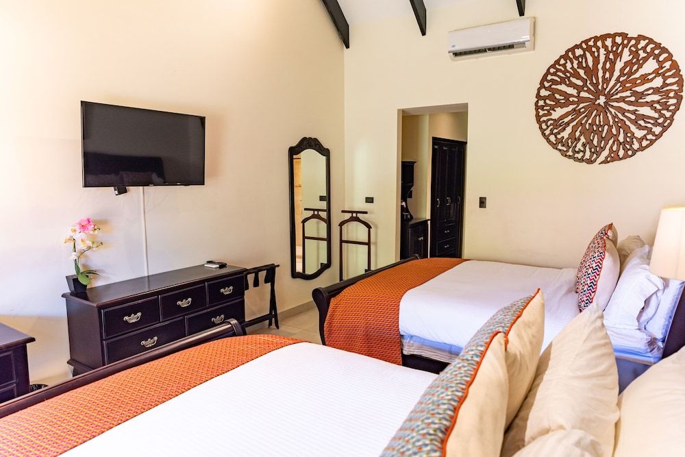 Sunset Del Mar Resort Deluxe Room, 2 Queen Beds 2