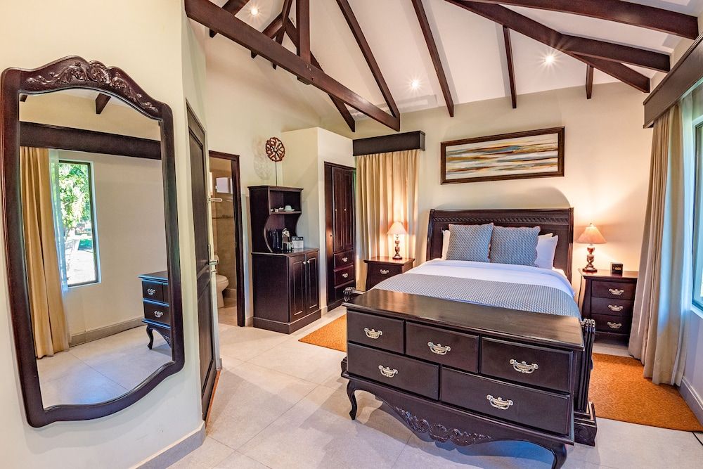 Standard Room, 1 Queen Bed