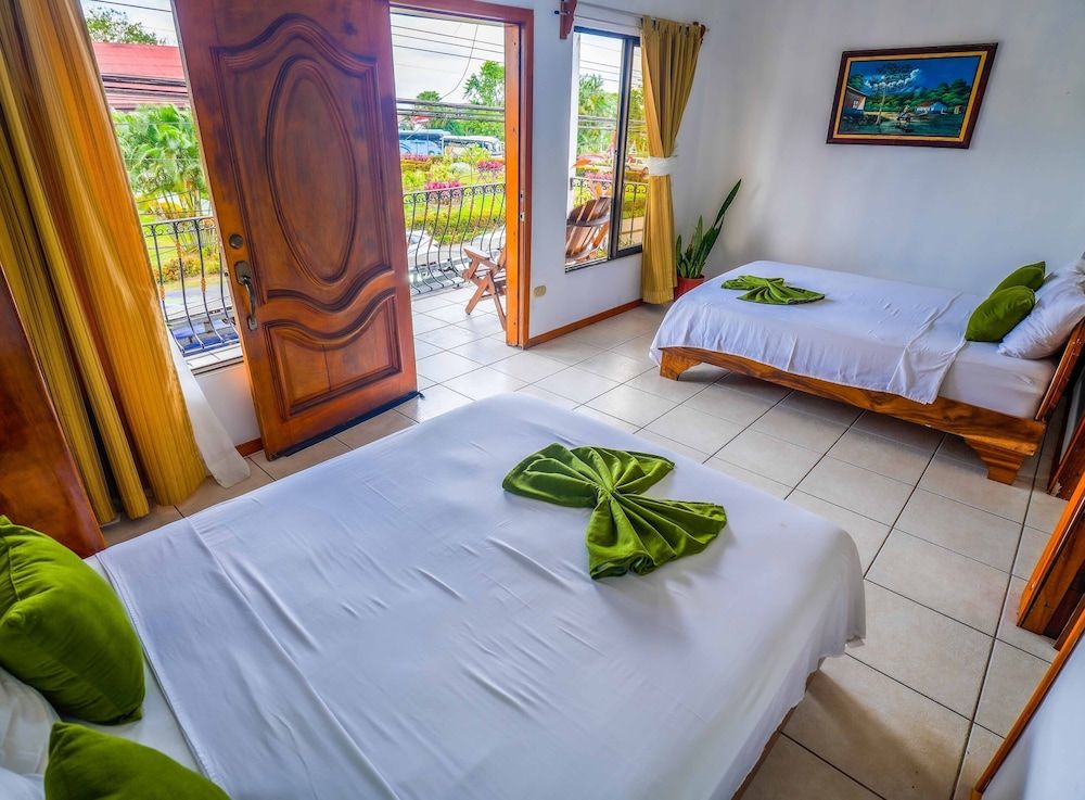 Poshtel Arenal Standard Room, 2 Double Beds, Balcony, City View 3