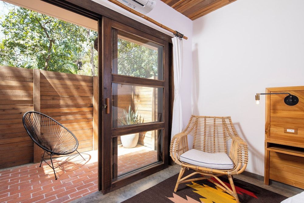 The Nomadic Hotel Basic Room, 2 Queen Beds 4