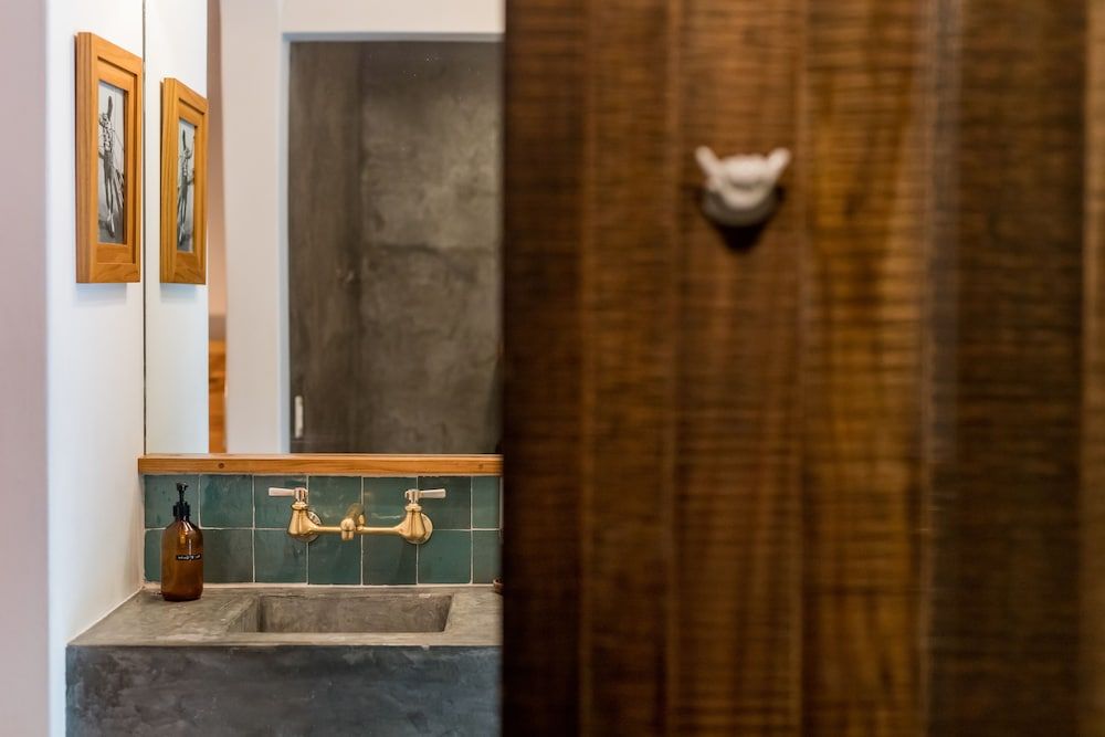 The Nomadic Hotel Basic Room, 1 King Bed 5