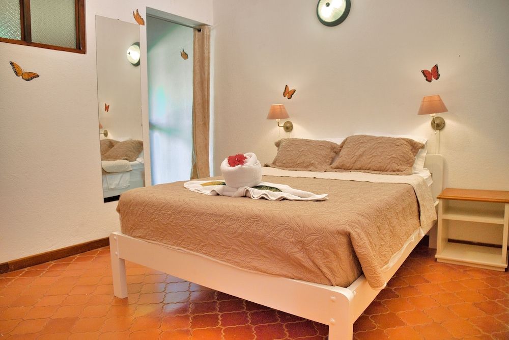 Samara Pacific Lodge Double Room, 1 King Bed, Garden Area 2