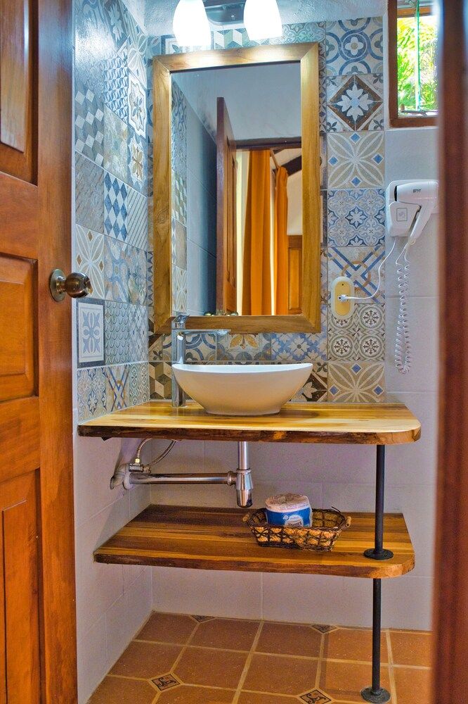 Samara Pacific Lodge Double Room, 1 King Bed, Garden Area 3