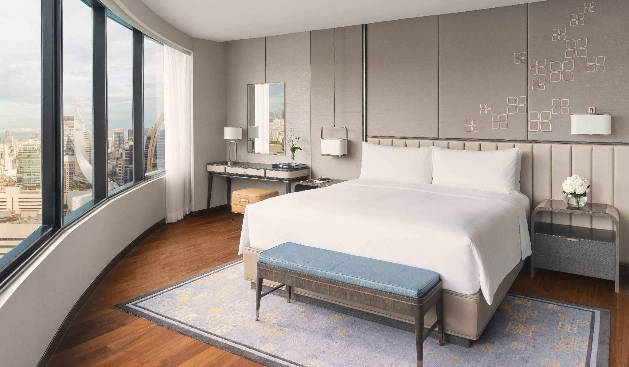 1 King Junior Suite