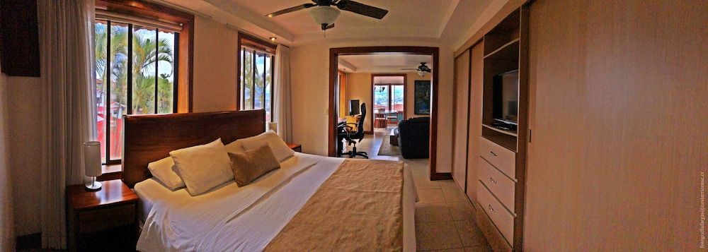 Honeymoon Suite, Kitchen, City View