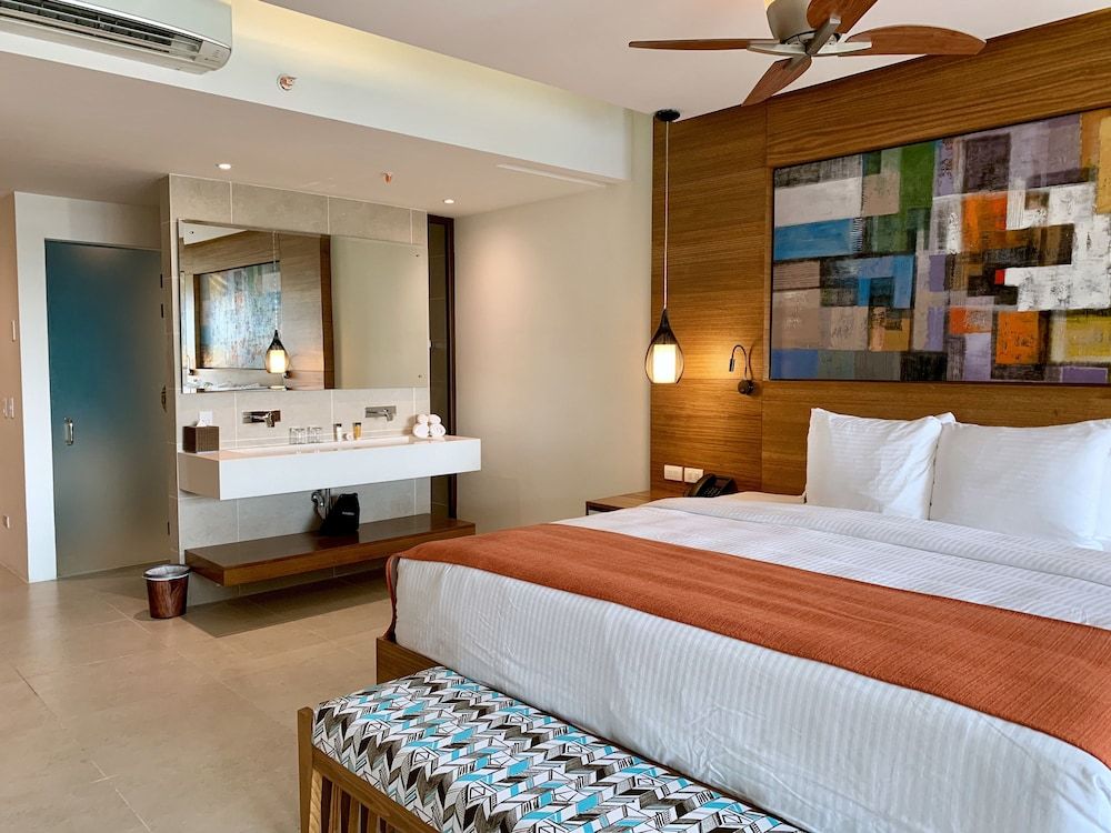 Junior Suite, 2 Queen Beds, Bathtub