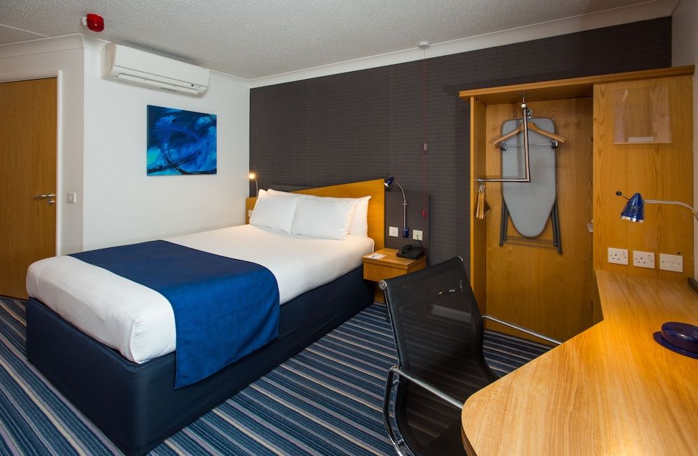 Holiday Inn Express Bristol City Centre by IHG Standard Room, 1 Double Bed, Accessible (with Free Hot Breakfast) 2