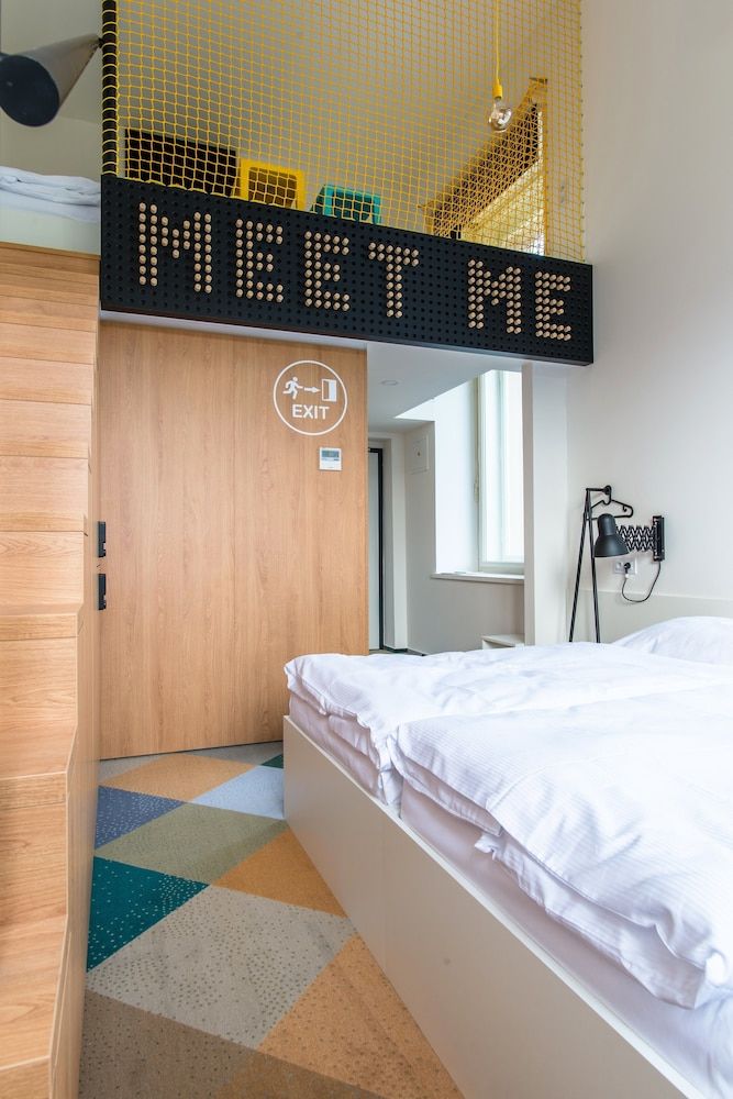 undefined MeetMe23 - Hotel 9