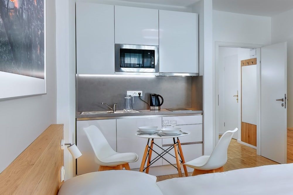 DownTown Suites Kodanská Superior Studio 5